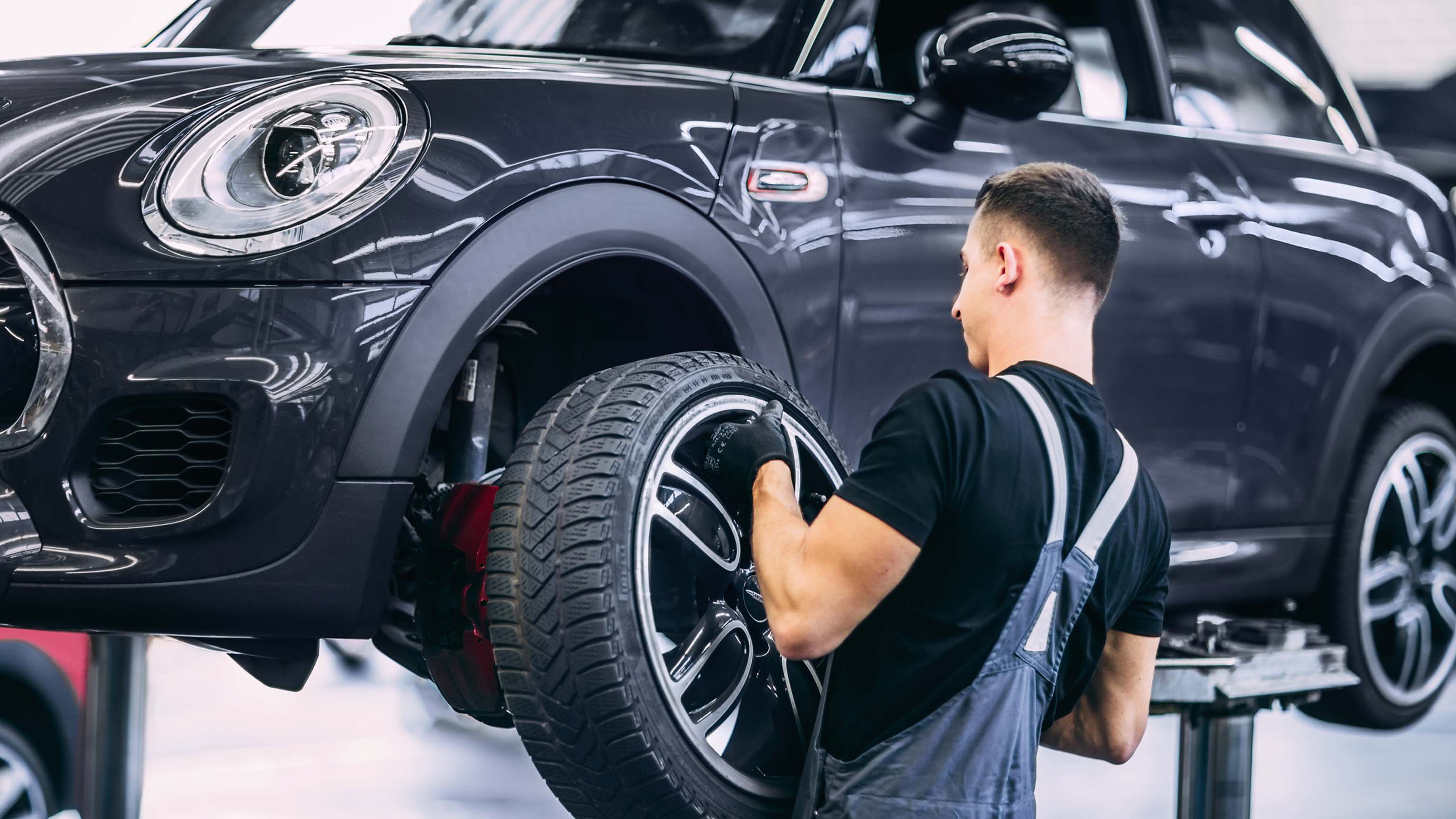 MINI Wheels and tyres – tyre change service